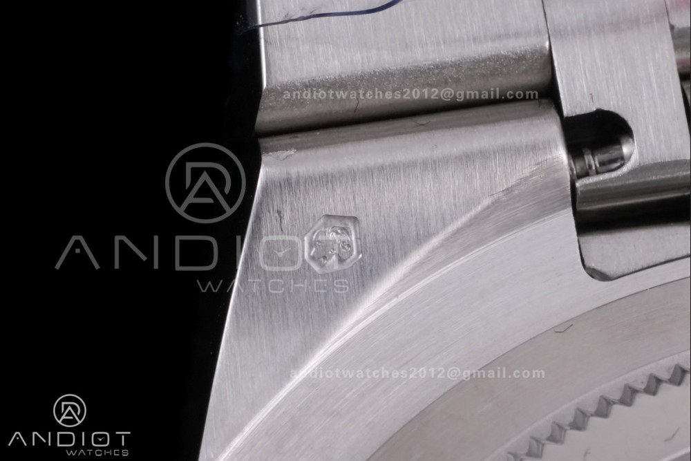 Land Dweller 127336 SS ESF Ice Blue Dial On SS Bracelet A7135 — photo 11
