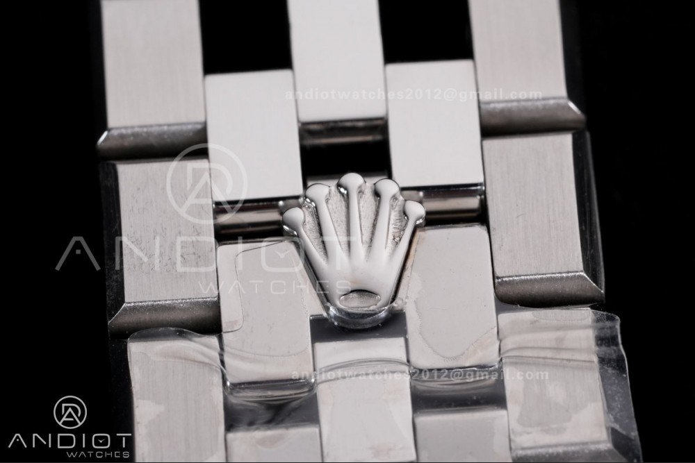 Land Dweller 127336 SS ESF Ice Blue Dial On SS Bracelet A7135 — photo 22