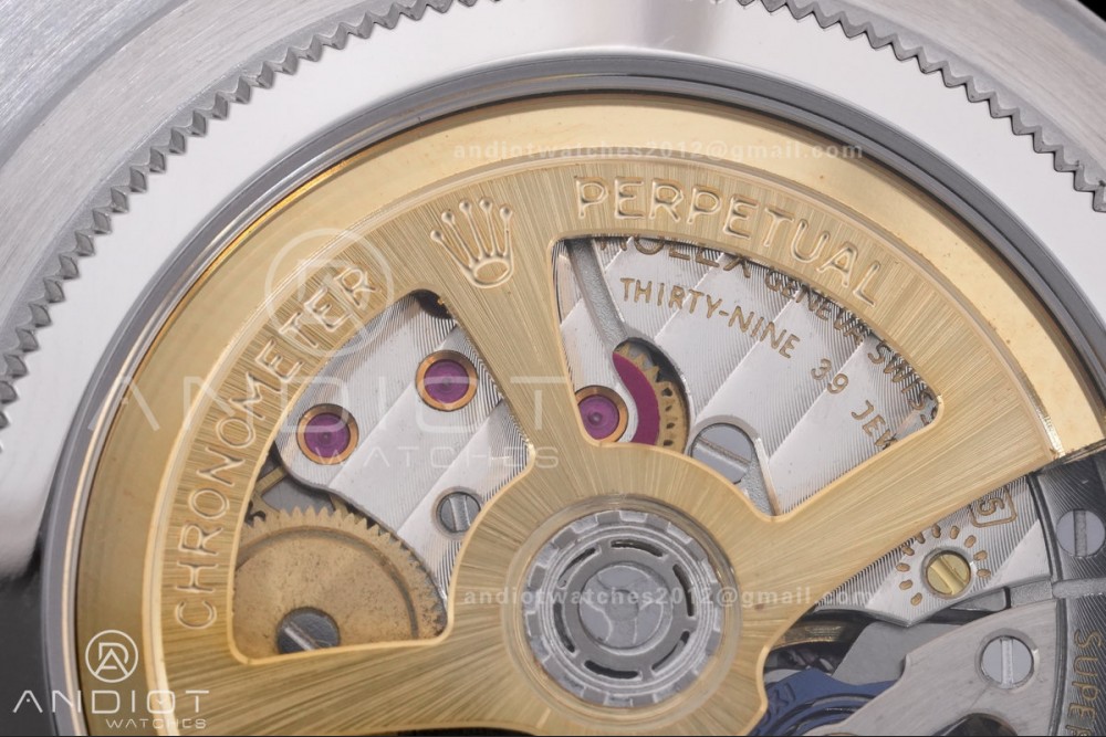 Land Dweller 127336 SS ESF Ice Blue Dial On SS Bracelet A7135 — photo 11