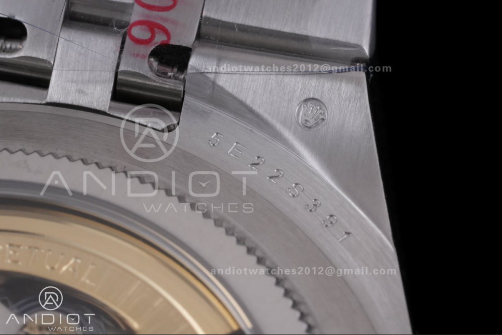 Land Dweller 127336 SS ESF Ice Blue Dial On SS Bracelet A7135 — photo 14