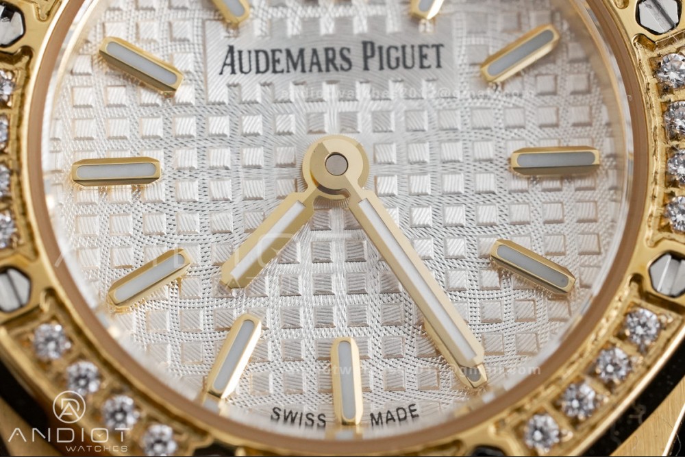 Royal Oak 23mm YG MF 1:1 Best Edition White Dial Diamond Bezel on YG Bracelet Quartz — photo 5