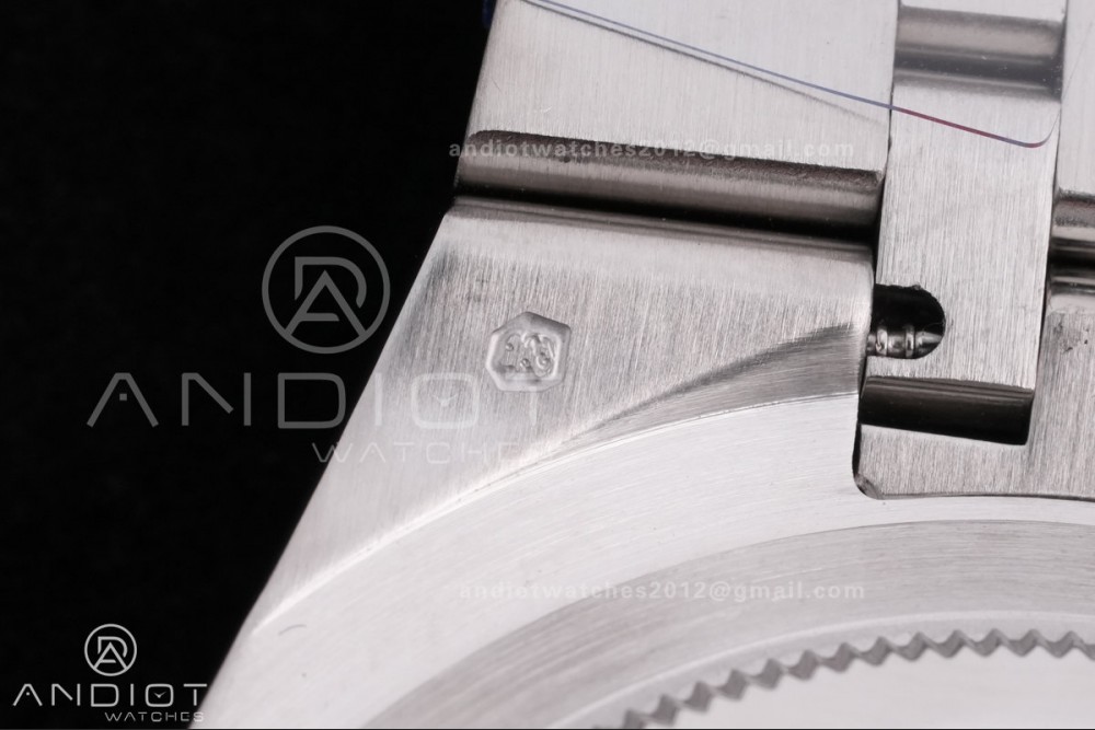 Land Dweller 127336 SS ESF Ice Blue Dial On SS Bracelet A7135 — photo 13