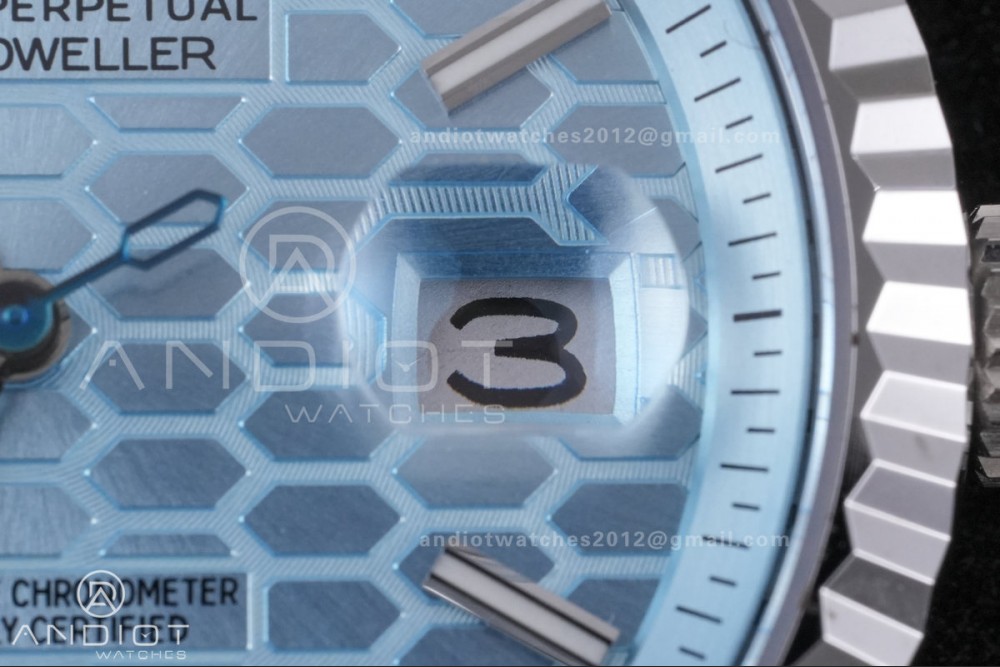 Land Dweller 127336 SS ESF Ice Blue Dial On SS Bracelet A7135 — photo 5