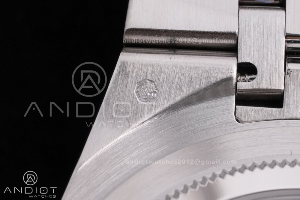 Land Dweller 127336 SS ESF Ice Blue Dial On SS Bracelet A7135 — photo 15