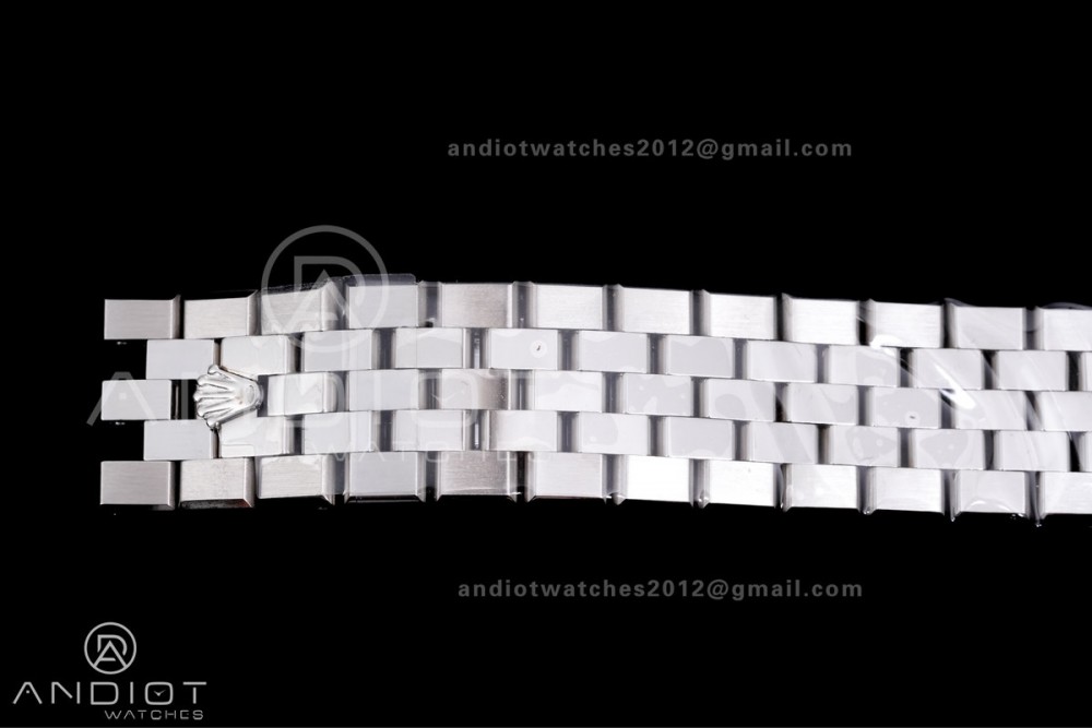 Land Dweller 127336 SS ESF Ice Blue Dial On SS Bracelet A7135 — photo 17