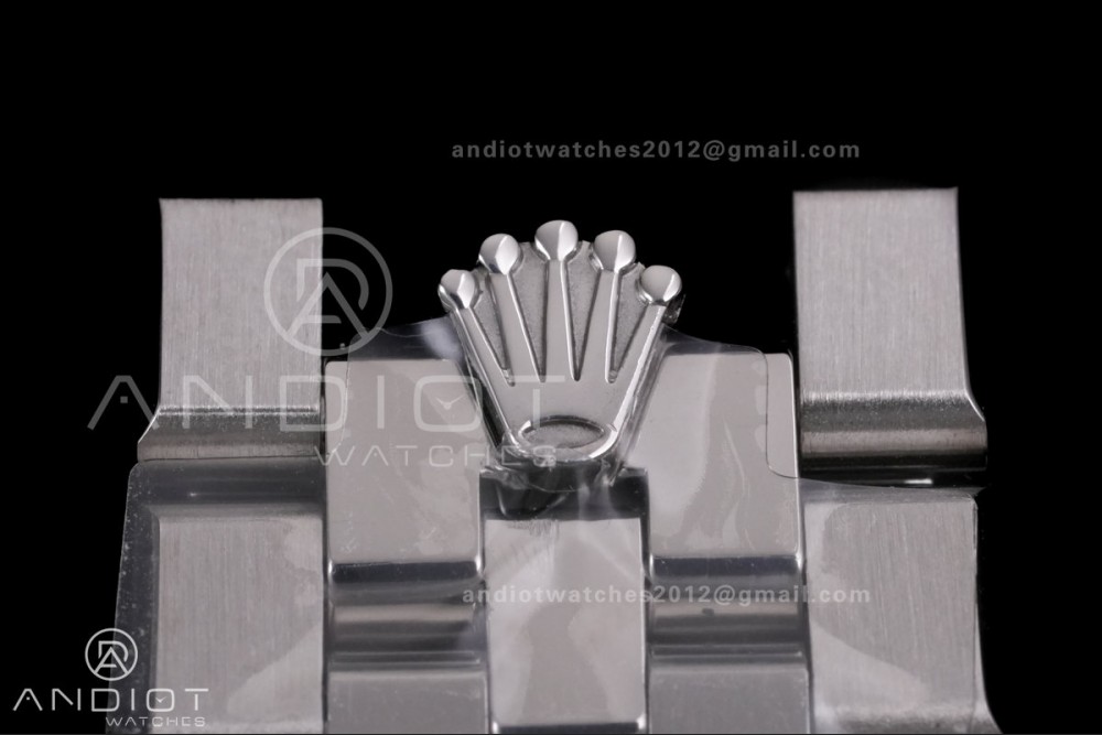 Land Dweller 127336 SS ESF Ice Blue Dial On SS Bracelet A7135 — photo 20